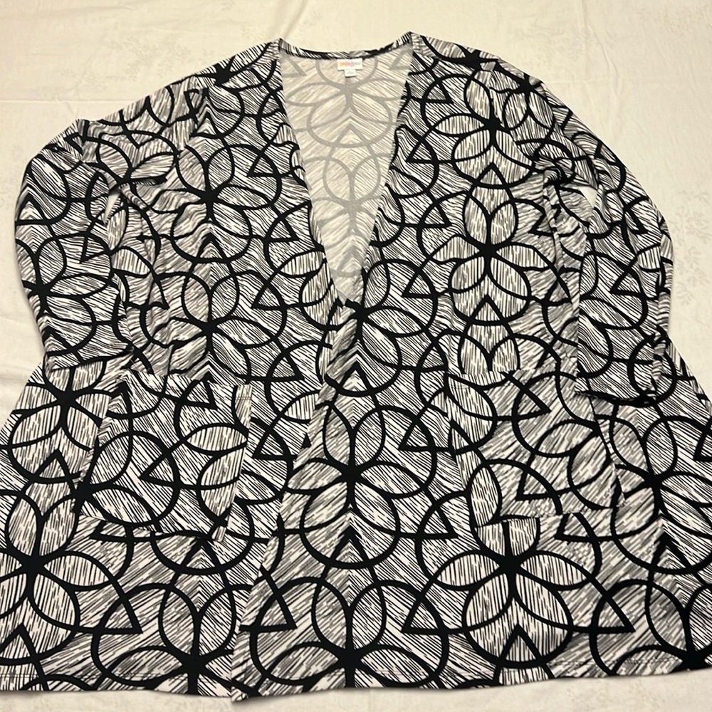 Lularoe Caroline cardigan size XL- black and white